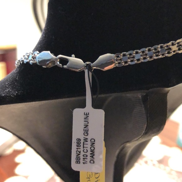 NWT Diamond floating pendant necklace - Picture 3 of 4